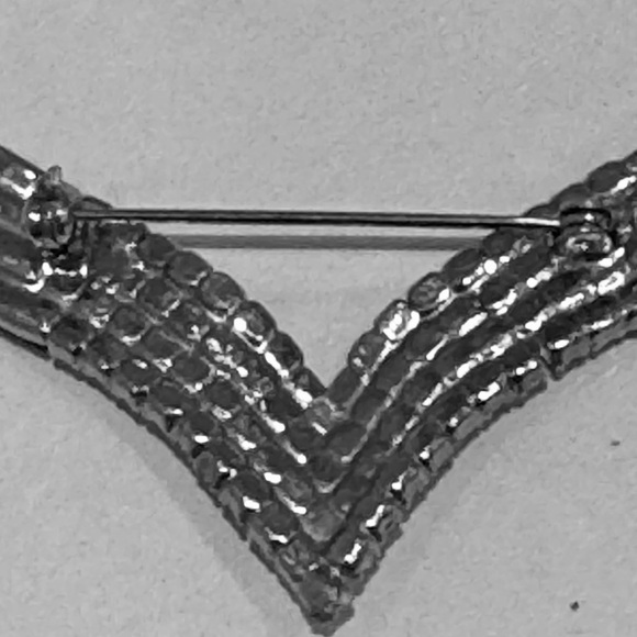 🎀 If you loved the glamour of the 1980s, this brooch is  Vintage pave rhinestone/ black  Brooch. Secure clasp. Stones are clear.